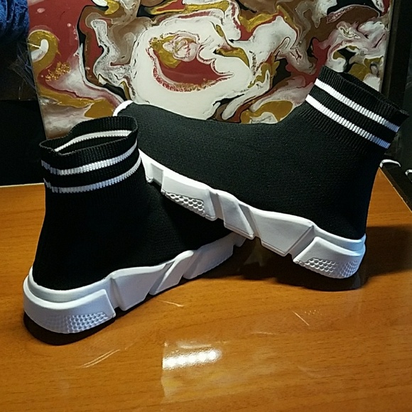 KingsTrend Shoes - Womens "Tyga" Ultra Lightweight High Sock Sneakers